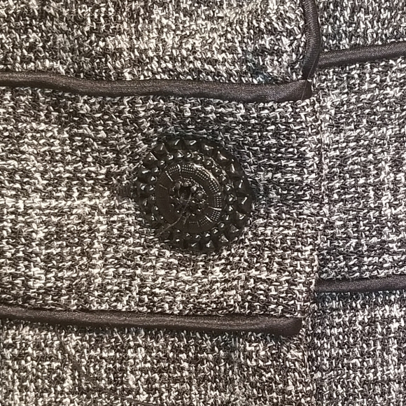 Charlotte Russe Short Sleeve Blazer - Picture 8 of 9